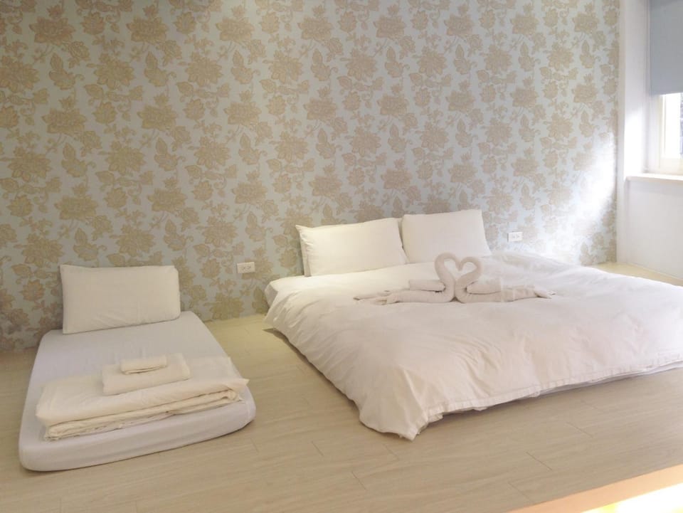 Bed, Photo of the whole room
