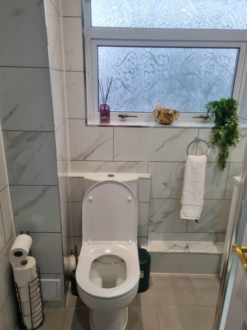 Toilet, Bathroom, towels