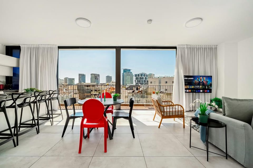 Pinsker near the Beach Apartment in Tel Aviv-Yafo