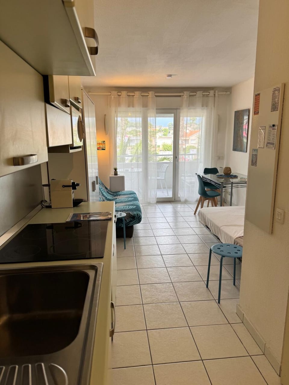Bed, Kitchen or kitchenette
