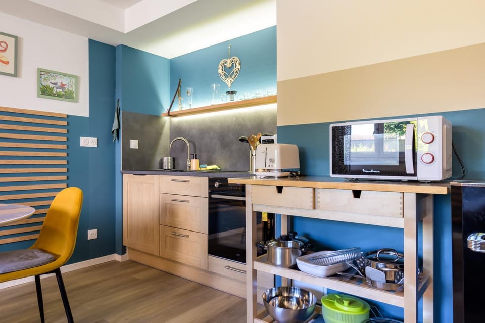 Kitchen or kitchenette, Living room
