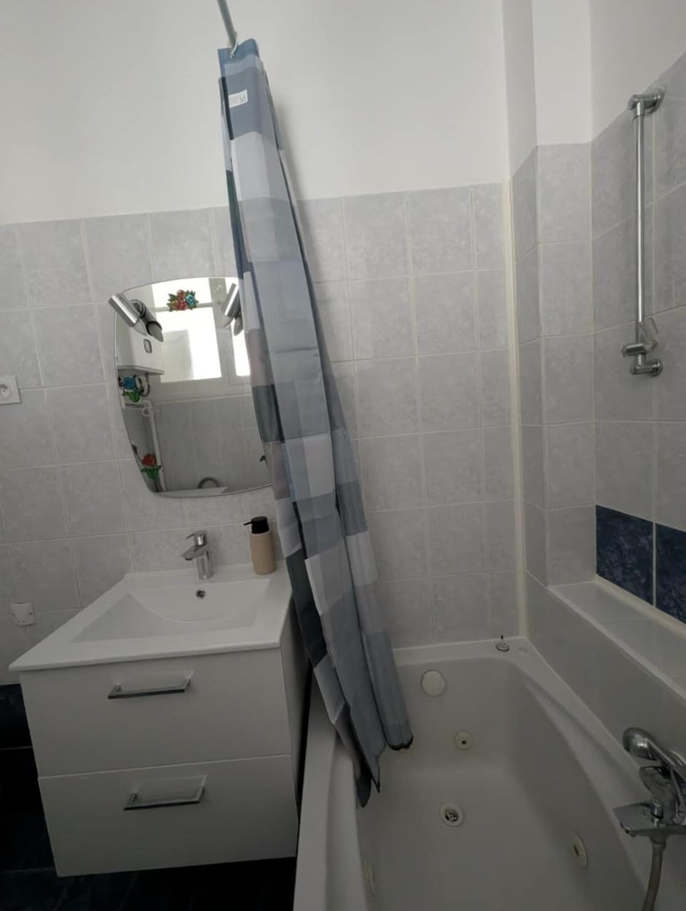 Bel appartement proche centre 15 minutes Apartment in Nice