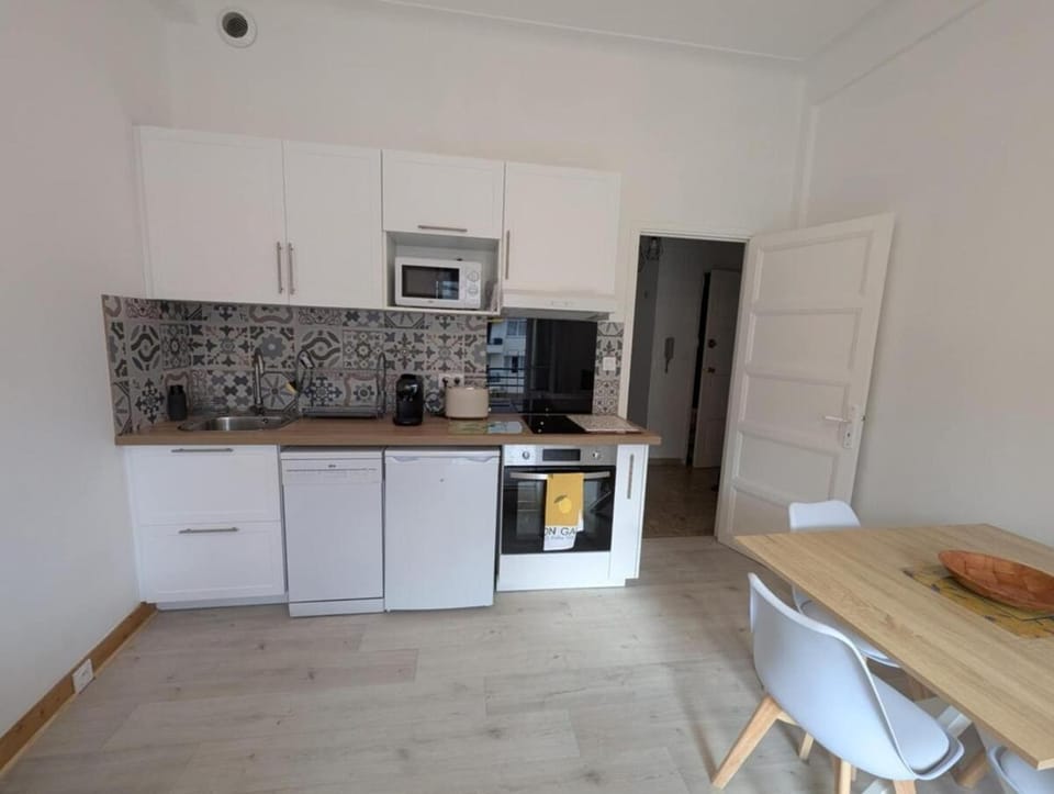 Bel appartement proche centre 15 minutes Apartment in Nice