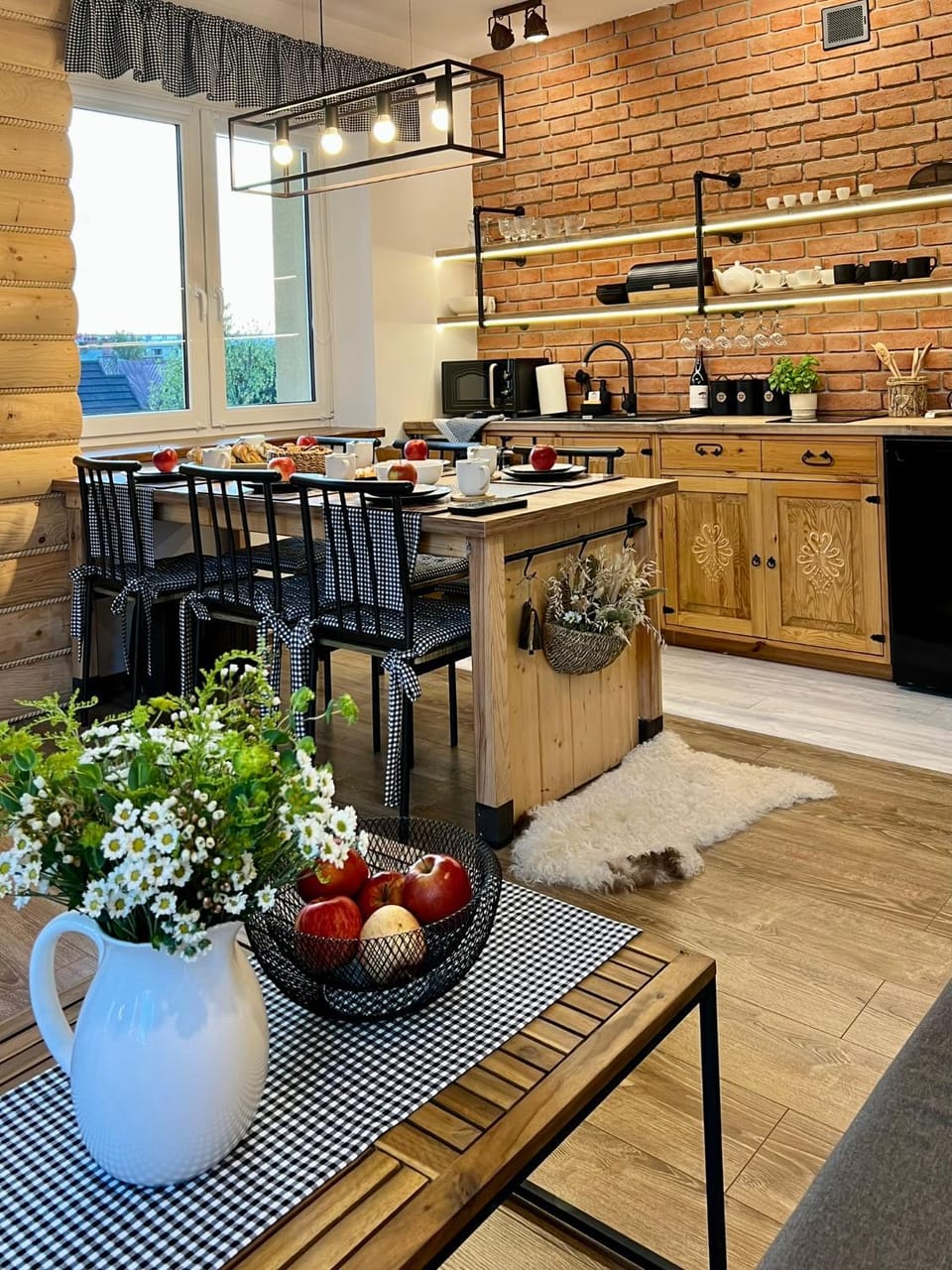 Kitchen or kitchenette, Food and drinks, Dining area, Food
