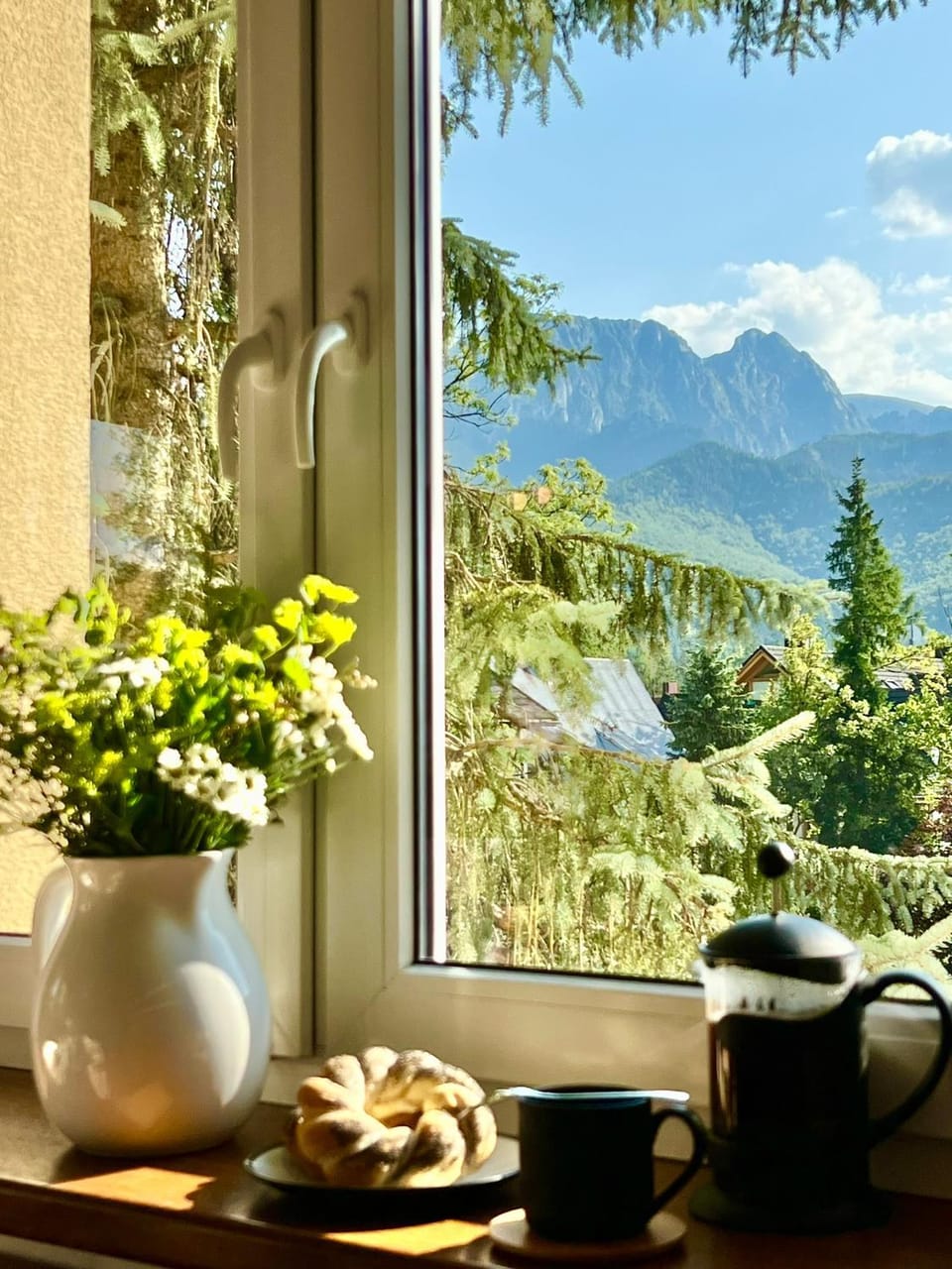Nearby landmark, Spring, Day, Natural landscape, Mountain view