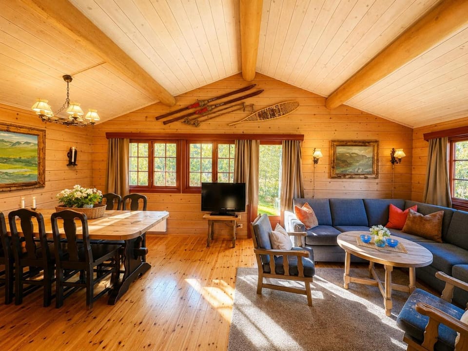 TV and multimedia, Living room, Seating area, Dining area, fireplace