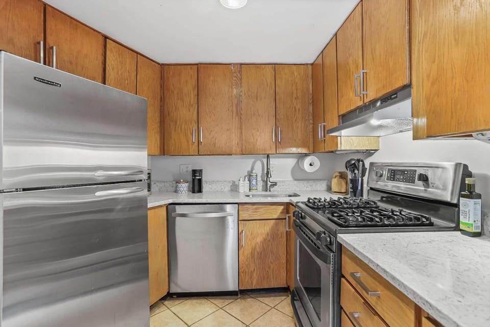 Sojourn Top-tier Walk Score by Chic Local Eateries Apartment in Arlington