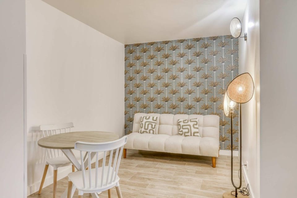 Living room, Photo of the whole room, Seating area, Dining area, Bedroom