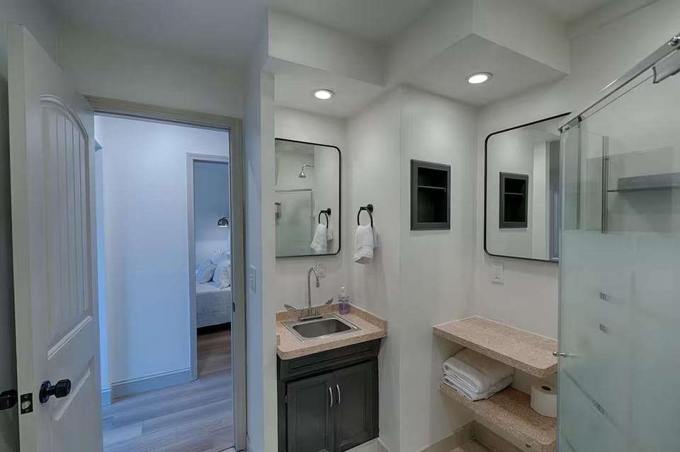 Shower, Bathroom, towels