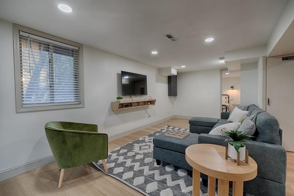 TV and multimedia, Living room, Seating area