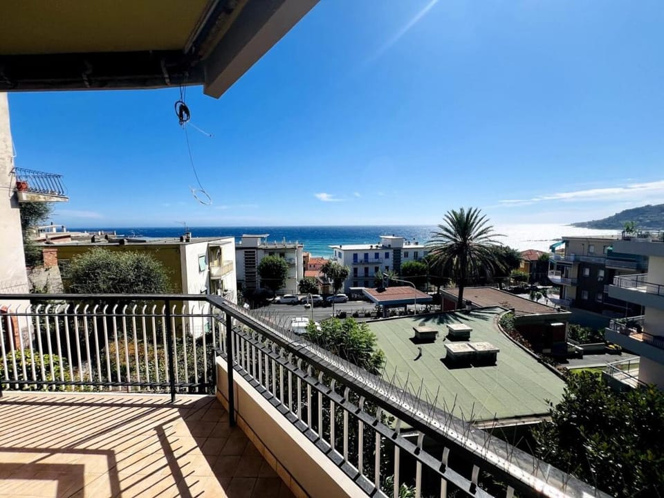 Suite A 2 passi dalla Spiaggia - Ospedaletti Apartment in Liguria
