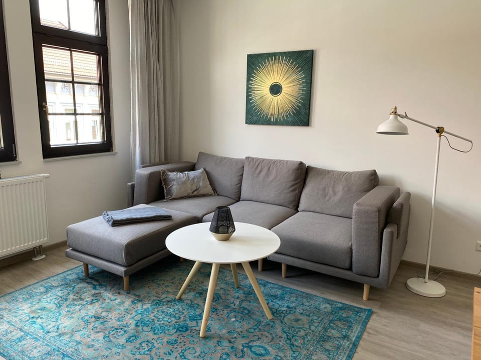 Living room, Seating area, internet