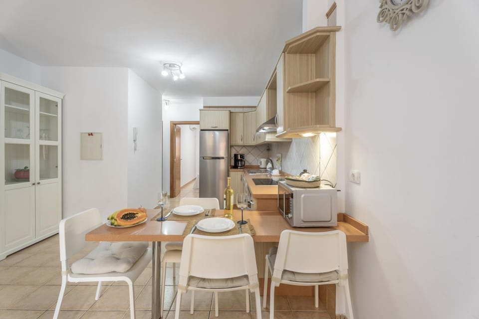 Property building, Kitchen or kitchenette, Living room