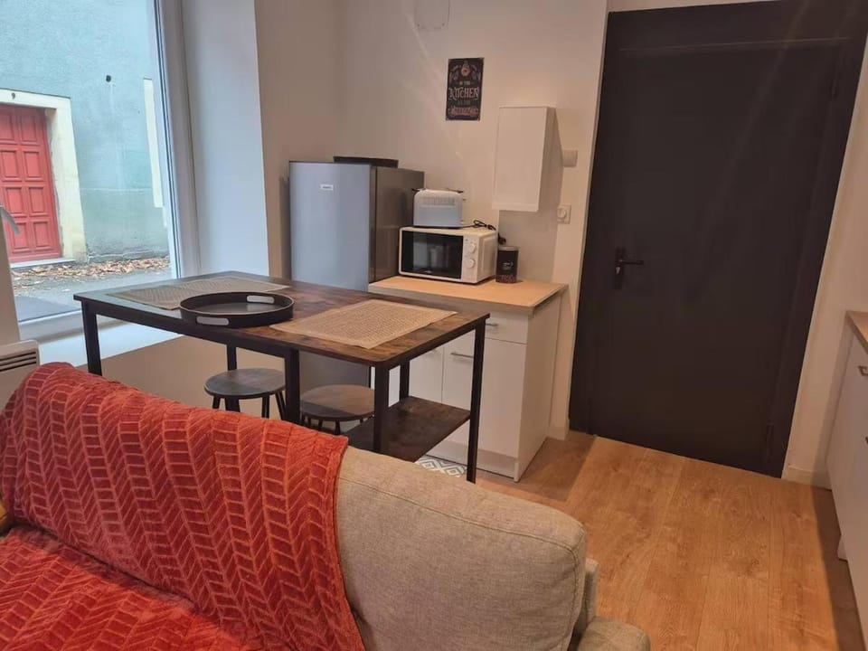 Kitchen or kitchenette, Seating area, Dining area