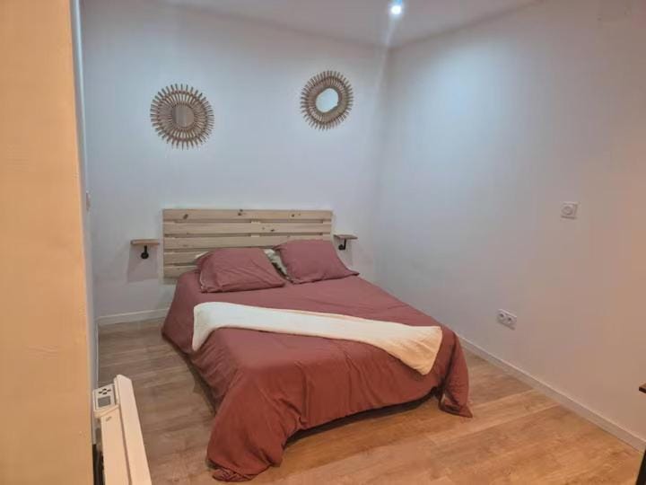 Bed, Photo of the whole room, Bedroom