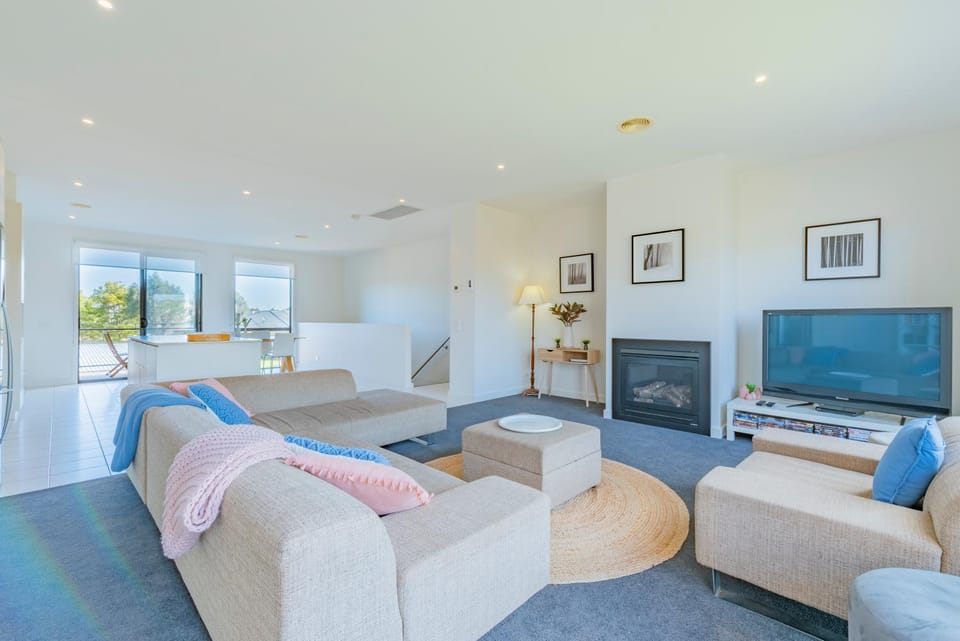 3 Bedroom Townhouse - Pool and Tennis Court Access House in Torquay