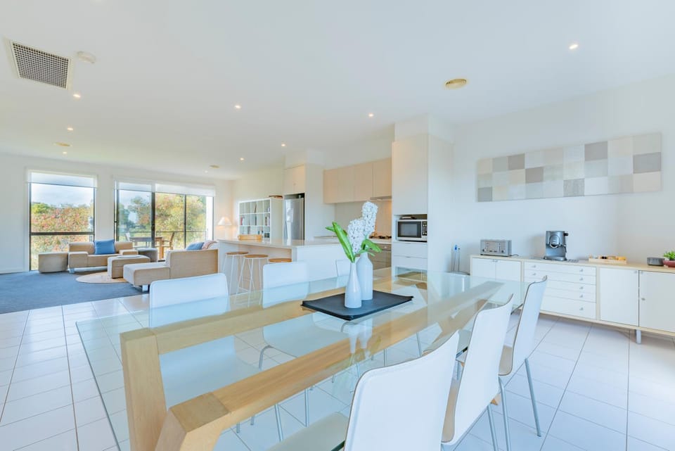 3 Bedroom Townhouse - Pool and Tennis Court Access House in Torquay