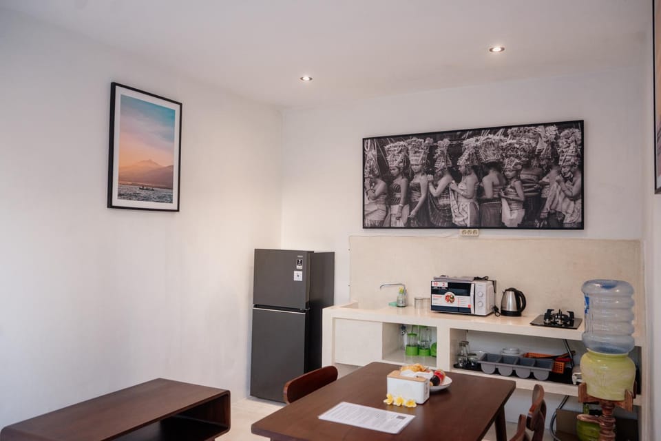 Kitchen or kitchenette, oven