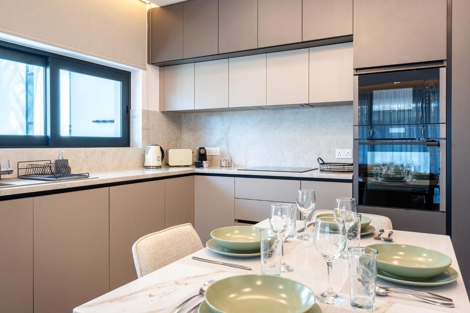Kitchen or kitchenette, Dining area, stove