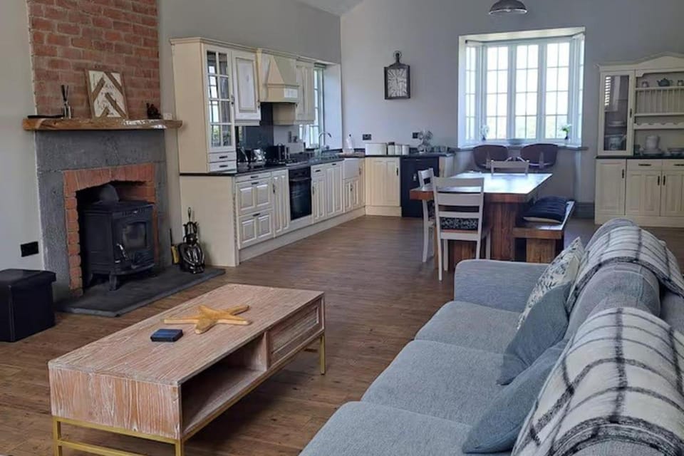 Kitchen or kitchenette, Living room, Dining area