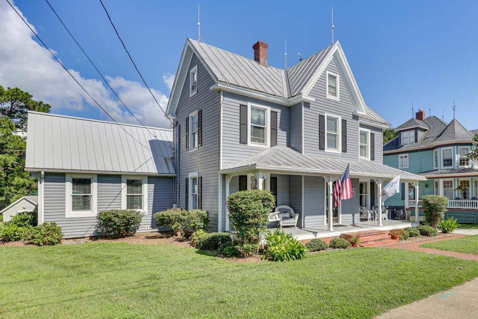 Historic Waterfront Home w/ Dock in Reedville! House in Virginia