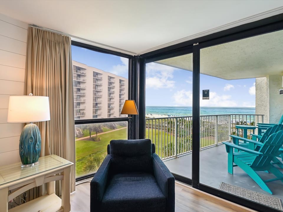 Balcony/Terrace, Living room, Seating area, Sea view, furniture