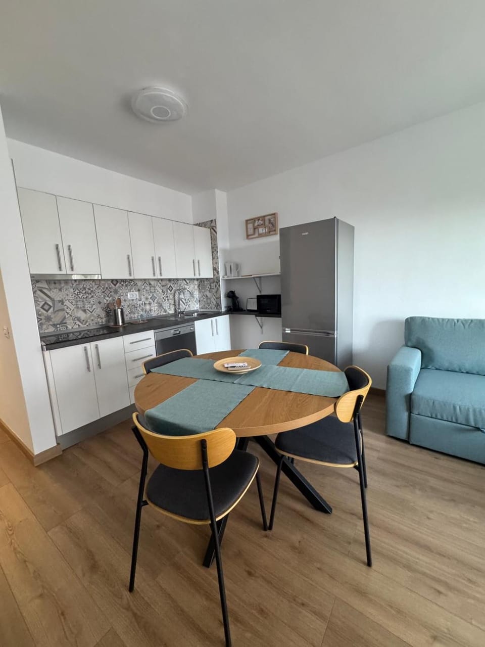 Kitchen or kitchenette, Seating area, Dining area