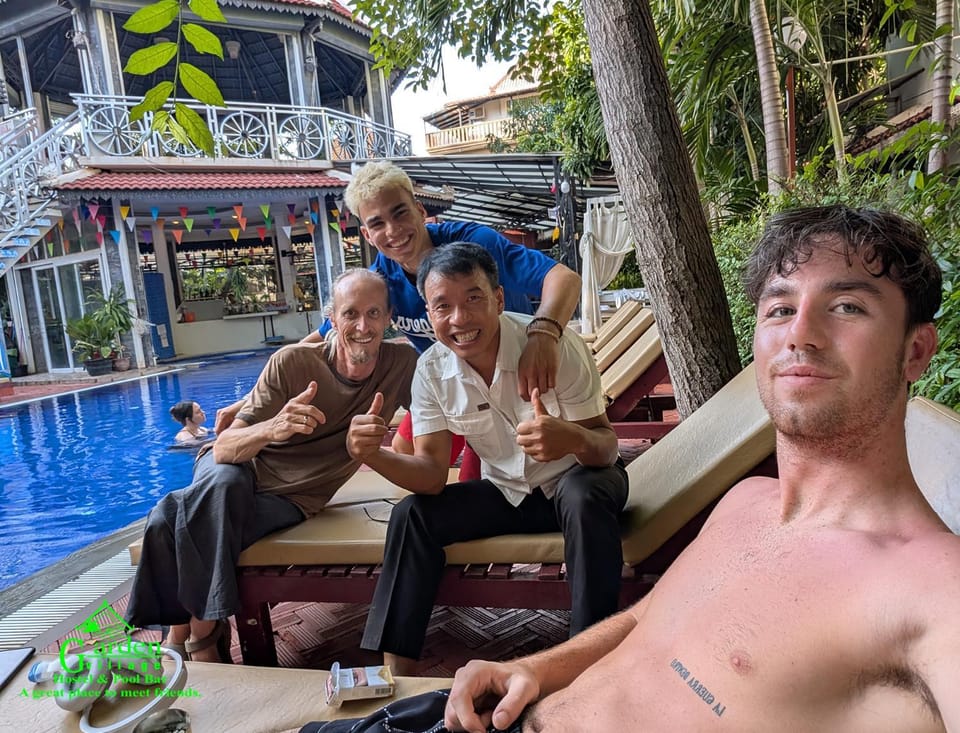 People, Food and drinks, Pool view, Swimming pool, Drinks, group of guests, sunbed