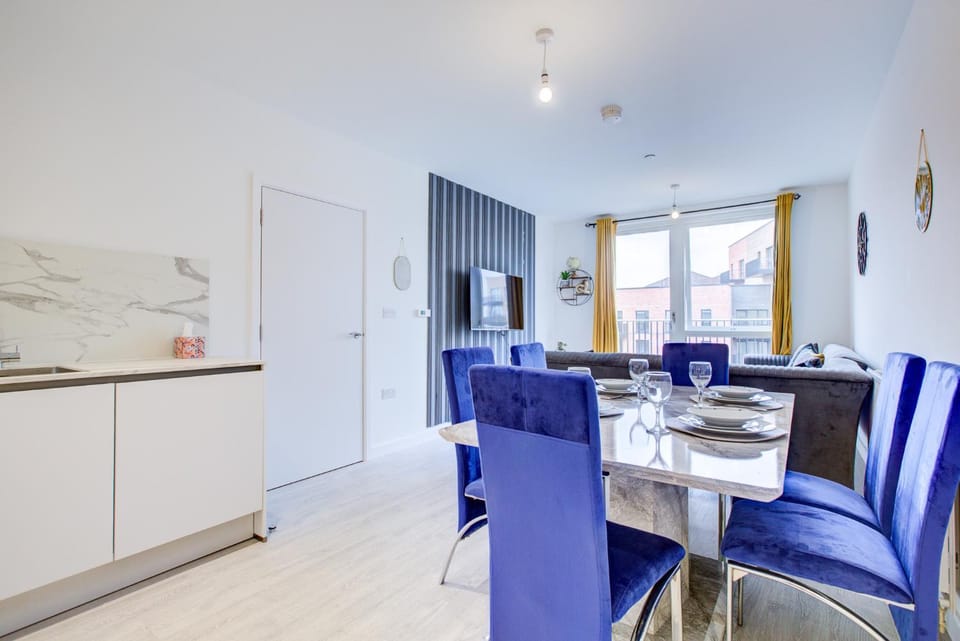 TV and multimedia, Kitchen or kitchenette, Living room, Dining area