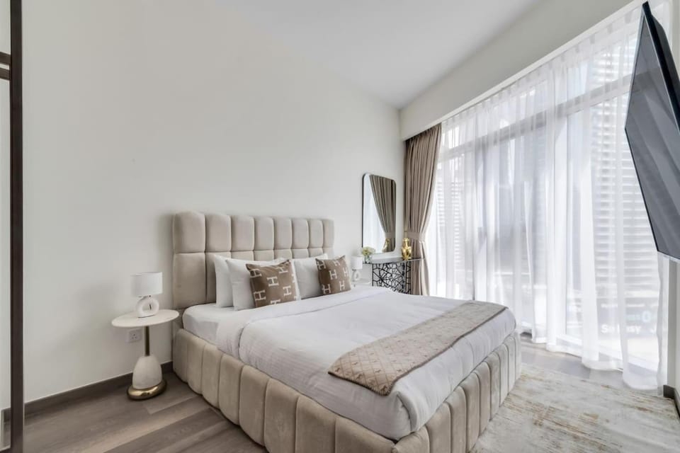 Luxury Retreat Apt, Burj Khalifa Rooftop View, Near Dubai Mall - Imperial Avenue Apartment in Dubai