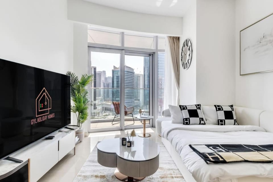 Luxury Retreat Apt, Burj Khalifa Rooftop View, Near Dubai Mall - Imperial Avenue Apartment in Dubai