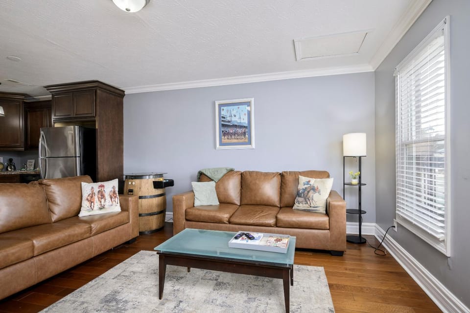 American Pharaoh Twin Spires Suite Apartment in Jeffersonville