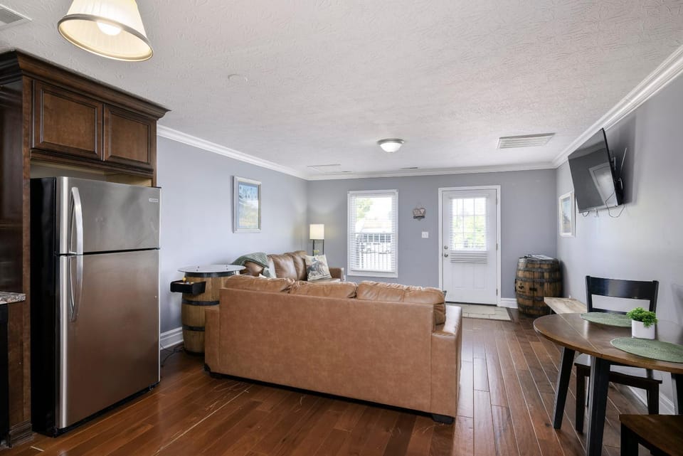 American Pharaoh Twin Spires Suite Apartment in Jeffersonville