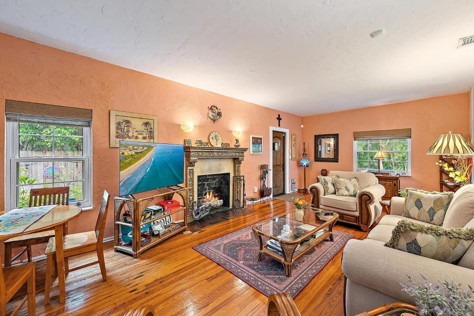 Casa De Marita - Backyard Bliss with Pool in Historic Sunshine Park House in West Palm Beach