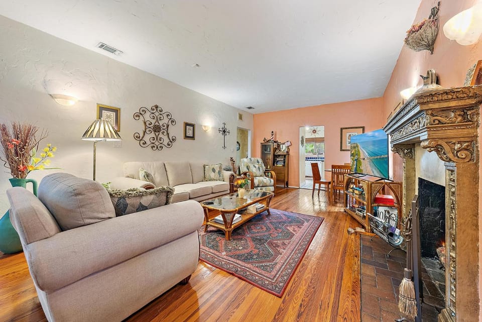 Casa De Marita - Backyard Bliss with Pool in Historic Sunshine Park House in West Palm Beach