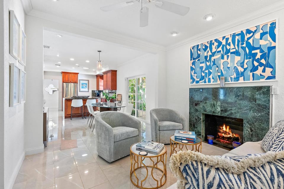 The White Flamingo - Tropical Pool Escape with Guest Cabana House in West Palm Beach
