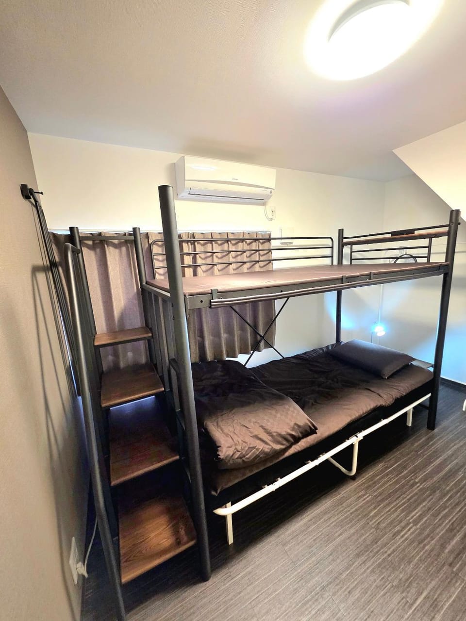 Bed, Photo of the whole room, Bedroom, bunk bed, heating, internet, towels, air conditioner