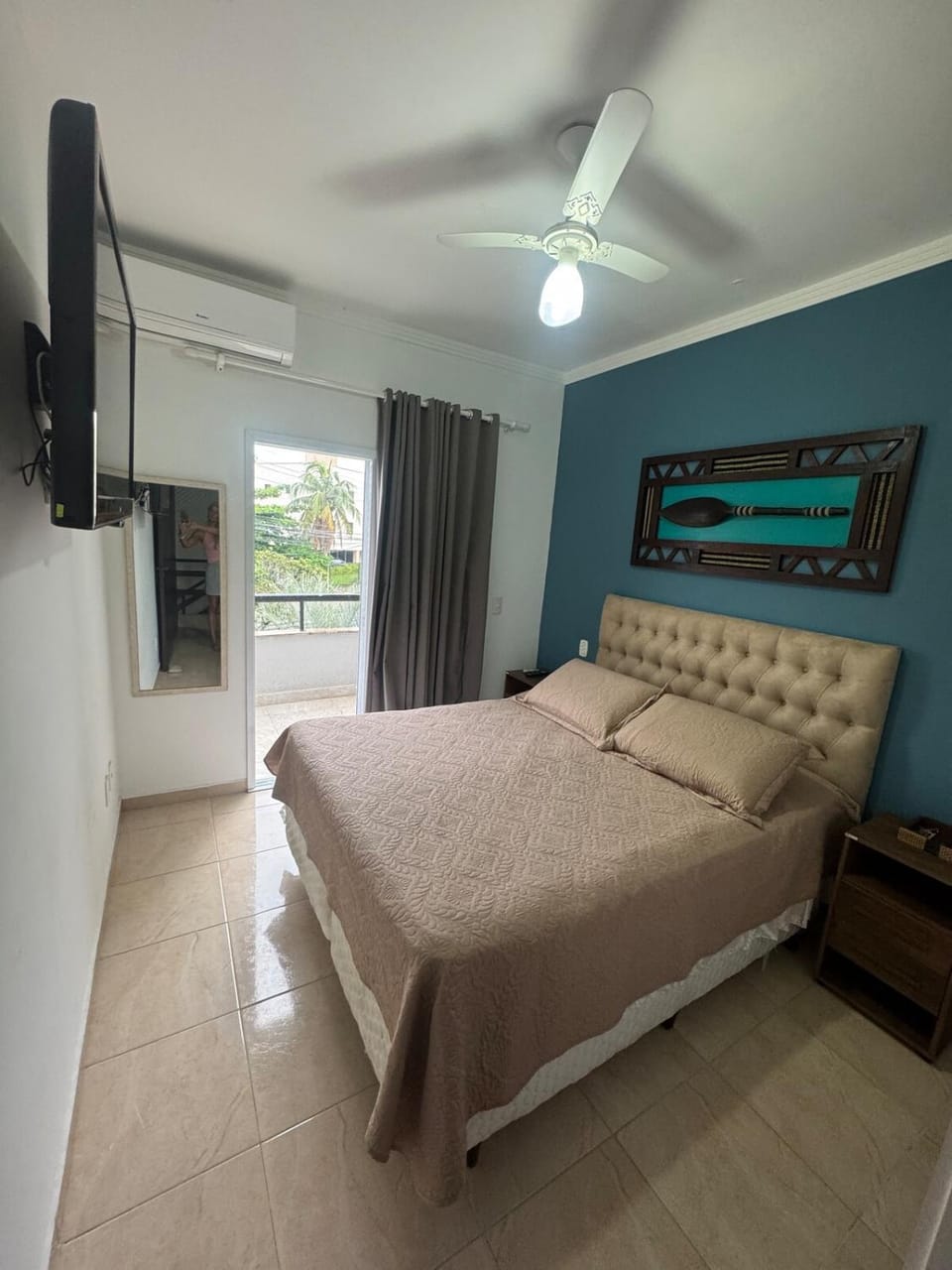 Bed, TV and multimedia, Photo of the whole room, Bedroom, air conditioner