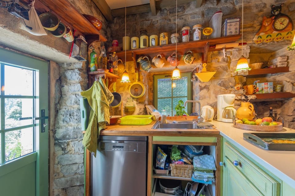 Kitchen or kitchenette, Living room