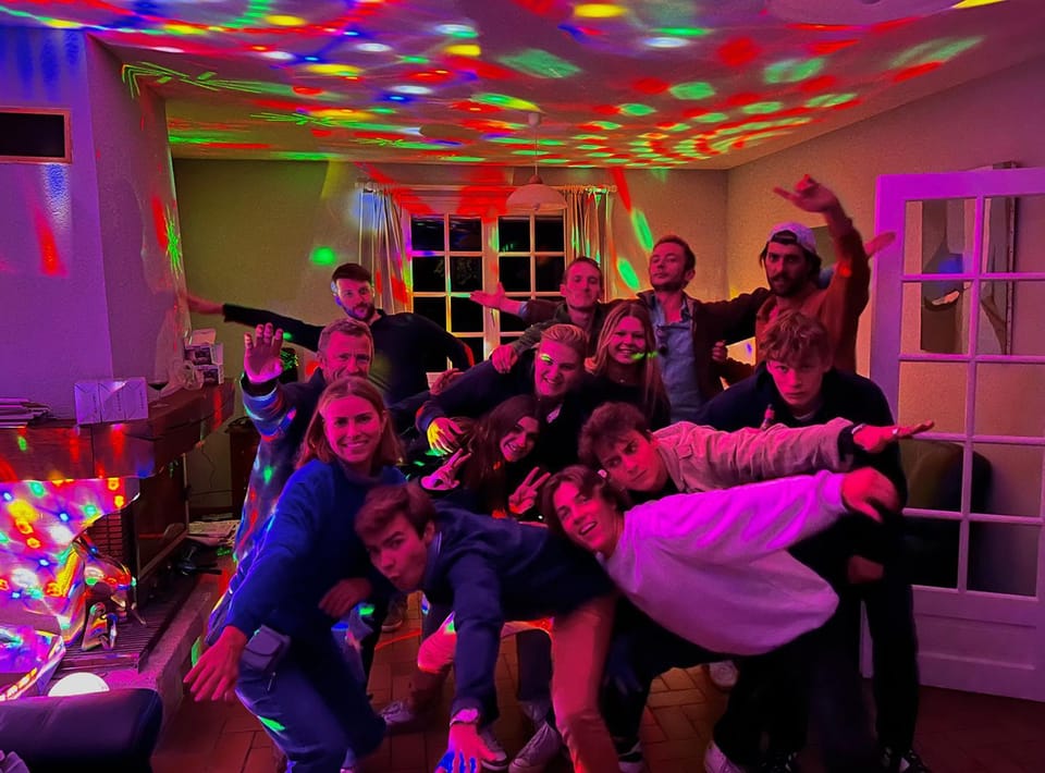 Nightclub / DJ, Living room