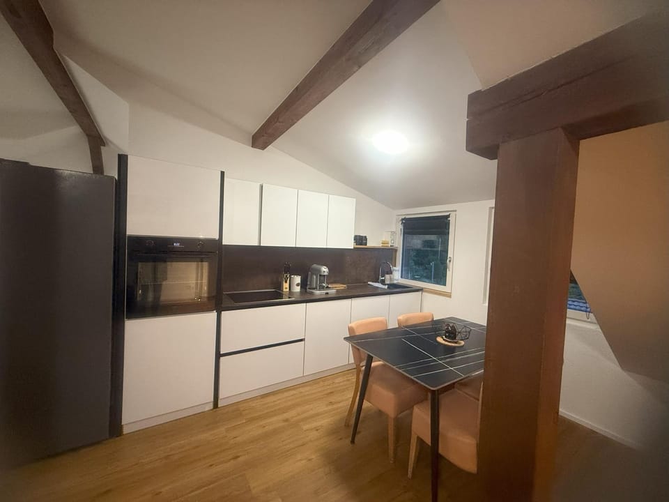 Kitchen or kitchenette, Dining area, oven, pet friendly, stove