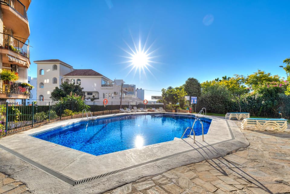 Swimming pool, sunbed