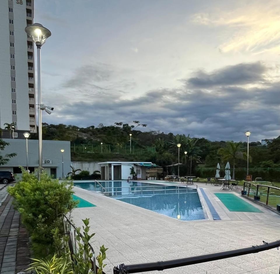 Condo in Clark! Studio Free Parking 40sqm Apartment in Angeles