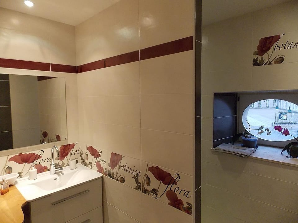 Shower, Landmark view