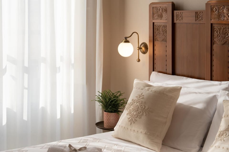 Bed, Photo of the whole room, Decorative detail, Bedroom