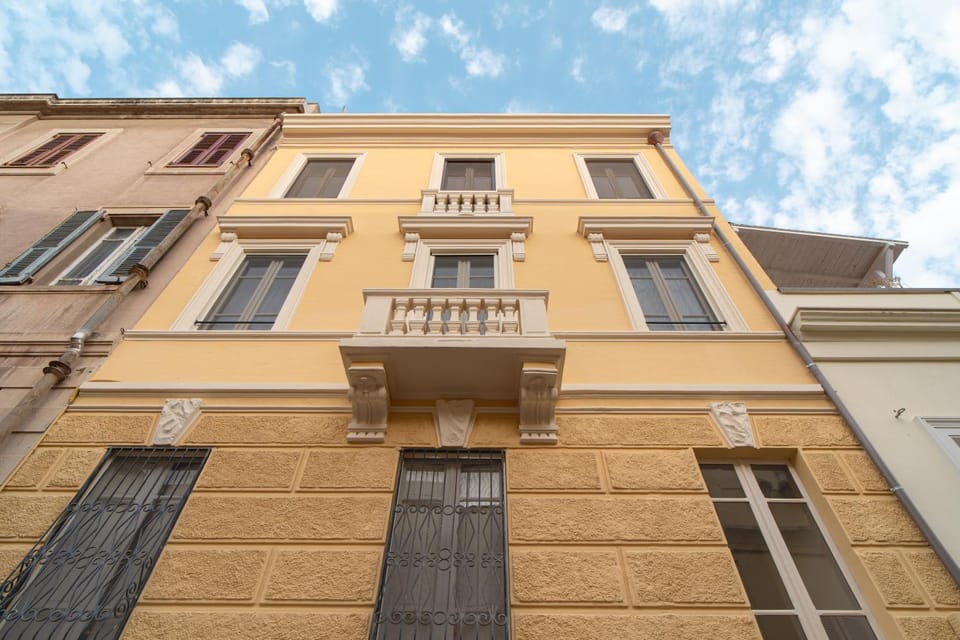 Property building, Day, Balcony/Terrace, Balcony/Terrace