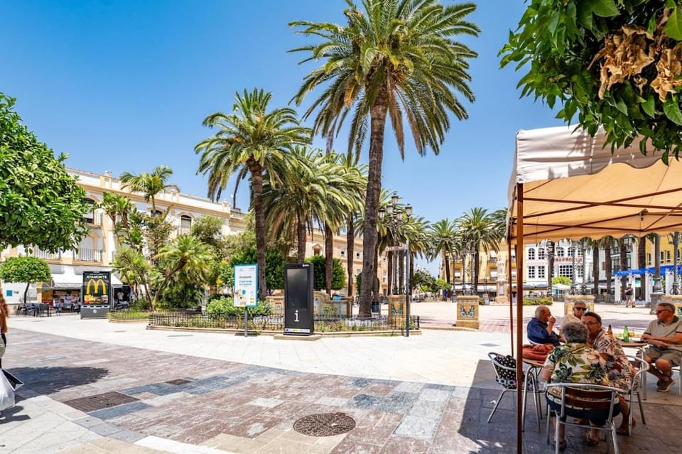 Nearby landmark, Restaurant/places to eat, People, Garden, Food, City view