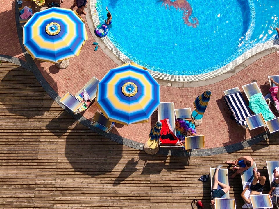 Swimming pool, sunbed