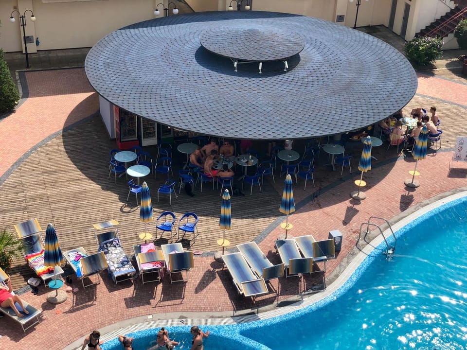 Pool view, Swimming pool, sunbed