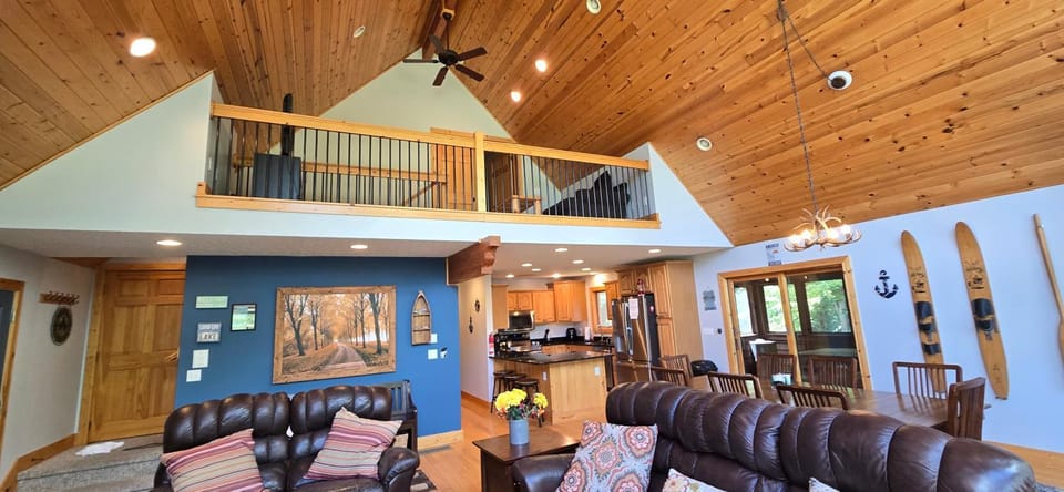 The Lake House- 5 bedroom in quiet area with hot tub and pool table House in Deep Creek Lake